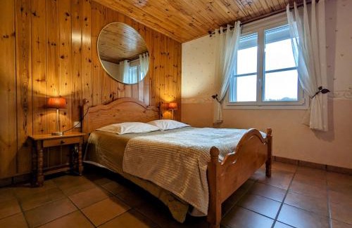 La Fagette Casa | Gîte avec terrasse privative et jardin fleuri à Saugues, tout inclus - FR-1-582-90