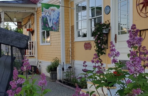 Macamic Cama Y Desayuno | Gîte (B&B) in a former village presbytery.