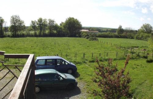 Sainte-Foy-Saint-Sulpice Apartamento | Gîte calme avec terrasse et animaux acceptés - FR-1-496-47