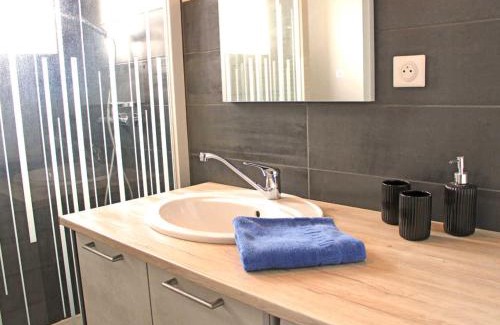 Lavoine Casa | Gîte chaleureux avec poêle à bois et jardin à Lavoine - FR-1-489-332