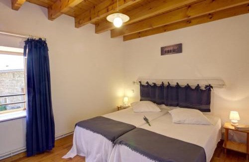 Les Salles Casa | Gîte Charmant avec Jardin Privatif, Cheminée, et Activités Nature Proches, Animaux Acceptés - FR-1-496-66