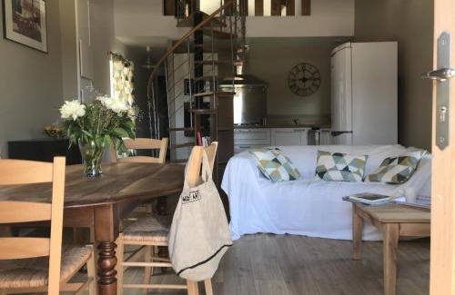 Saint-Andre-dʼApchon Casa | Gîte charmeur avec piscine, Wi-Fi & animaux admis - FR-1-496-143