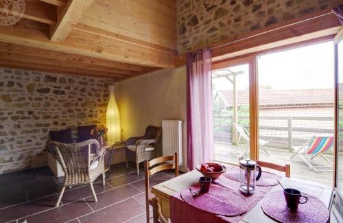 Saint-Romain-d'Urfe Casa | Gîte Confortable avec Terrasse Privative - Wifi Gratuit - FR-1-496-189