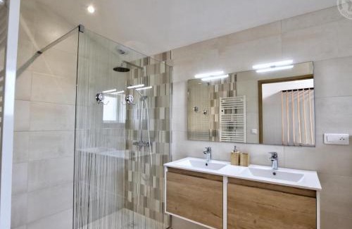 Pouilly-les-Feurs Casa | Gîte cosy avec spa et balcon dans la nature - FR-1-496-303