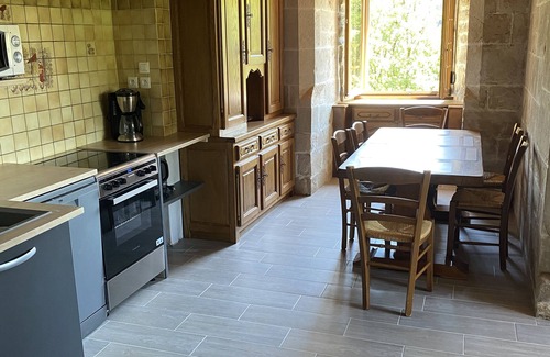 Aissey Casa | Gîte dans une très jolie tour carré du XII siècle pour 6-8 personnes à COTEBRUNE