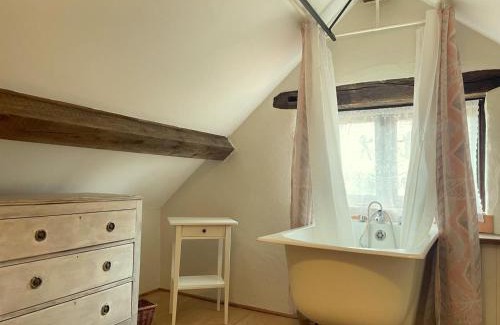 Lurcy-Levis Casa | Gîte de charme à Lurcy-Lévis, campagne calme, vélos à disposition - FR-1-489-580