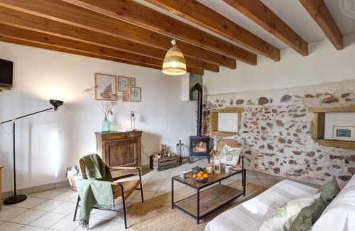 Sevelinges Casa | Gîte de charme avec jardin, terrasse et poêle à bois en pleine nature - FR-1-496-250