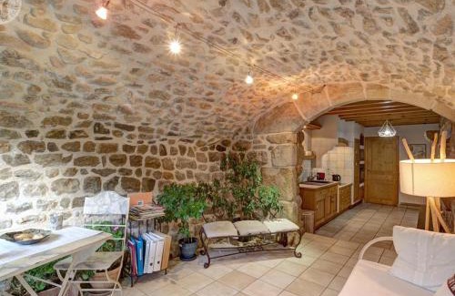 Montarcher Casa | Gîte de charme en pierre, 3 chambres, 6 pers, jardin clos - FR-1-496-11