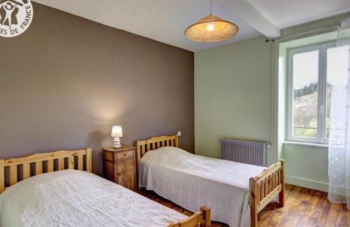 Saint-Didier-sur-Rochefort Casa | Gîte familial 200m² avec 6 chambres, terrasse, jardin, proche ferme, charges incluses, animaux acceptés - FR-1-496-18