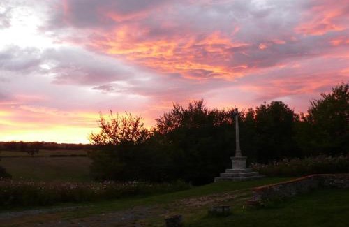 Saint-Germain-Laval Casa | Gîte Historique avec Piscine et Animaux Acceptés - FR-1-496-26