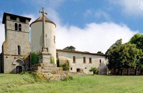 Saint-Germain-Laval Casa | Gîte Historique avec Piscine et Animaux Acceptés - FR-1-496-26