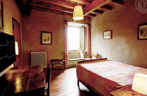 Saint-Germain-Laval Casa | Gîte Historique avec Piscine et Animaux Acceptés - FR-1-496-26