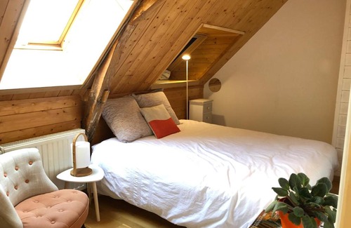 Montreuil-sur-Maine Casa | Gîte La Pironnière - Piscine, Nature, au bord de la Rivière