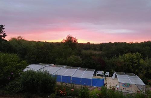 Montreuil-sur-Maine Casa | Gîte La Pironnière - Piscine, Nature, au bord de la Rivière