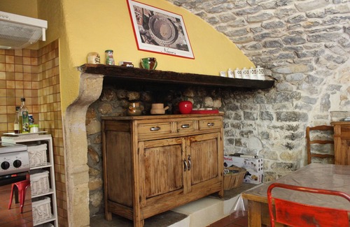 Combas Casa | Personaje casa, piscina, casa rural de France 3 orejas. Gard bajo el sol!