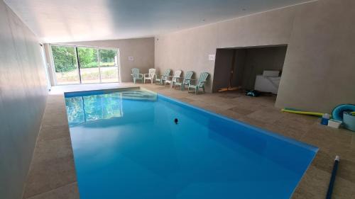 Saint-Mars-la-Reorthe Casa | Gîte Le Puy Martineau piscine privée intérieure chauffée terrain arboré à 10 min du Puy du Fo