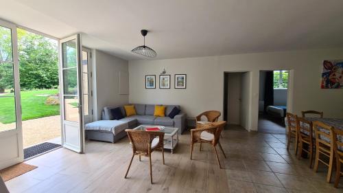 Saint-Mars-la-Reorthe Casa | Gîte Le Puy Martineau piscine privée intérieure chauffée terrain arboré à 10 min du Puy du Fo