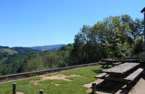La Chabanne Casa | Gîte Le Saillant: Détente Montagne Bourbonnaise, Animaux admis, Jardin, jusqu'à 14 pers - FR-1-489-343