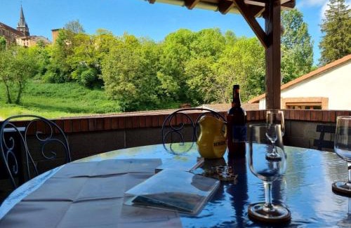 Neronde Casa | Gîte lumineux 6 pers avec véranda et jardin à Néronde - FR-1-496-357