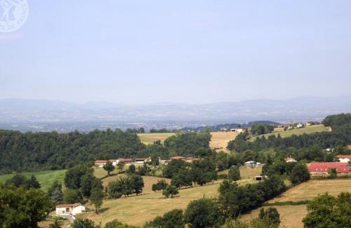 Panissieres Casa | Gîte spacieux à la campagne avec internet en fibre et terrasse - FR-1-496-215