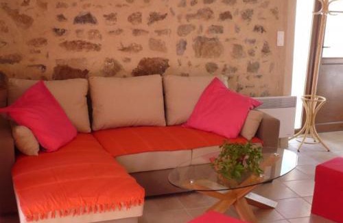 Saint-Cyr-de-Valorges Casa | Gîte spacieux avec vue sur la campagne et animaux bienvenus - FR-1-496-17