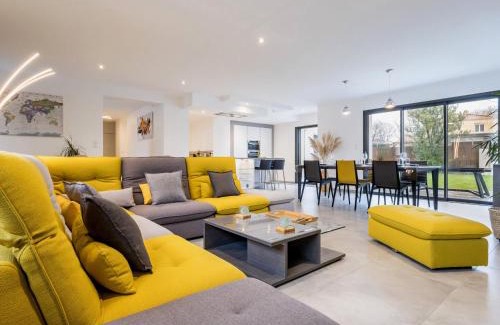 La Haie-Fouassiere Casa | Gîte spacieux avec jardin, spa, babyfoot et parking privé - FR-1-306-1292