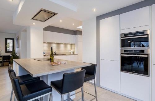 La Haie-Fouassiere Casa | Gîte spacieux avec jardin, spa, babyfoot et parking privé - FR-1-306-1292