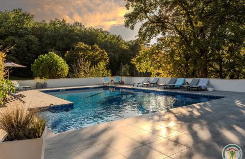 Sembas Casa | Gîtes Domaine des 4 Mas - LA HOWLITE - LE LARIMAR - L'AMAZONITE