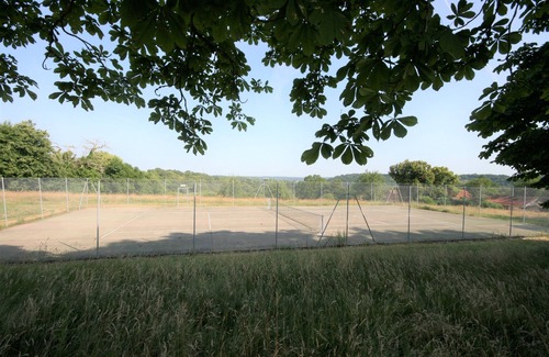Bourrou Casa | Casas rurales del Château de Monciaux: Gîte des Pommiers1 habitación, tenis, piscina