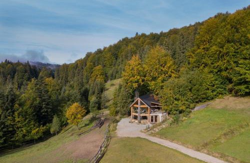 Ochotnica Dolna Villa | Górna Chata Mountains Chalet - Stable Cottage
