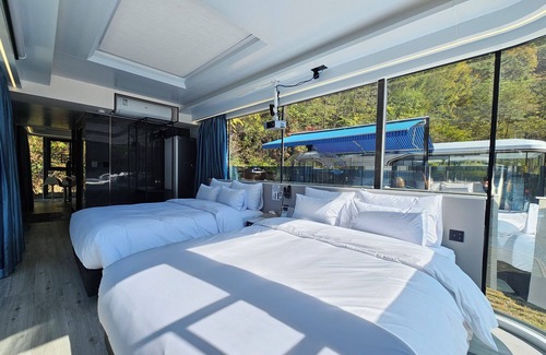 Bongpyeong Hotel | Galaxy x Hotel type Caravan Glamping&Pension