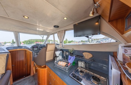 Muritz Alquiler De Eote | Galeon 330 Fly: Your sporty companion for unforgettable cruises