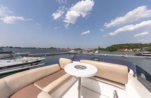 Muritz Alquiler De Eote | Galeon 330 Fly: Your sporty companion for unforgettable cruises