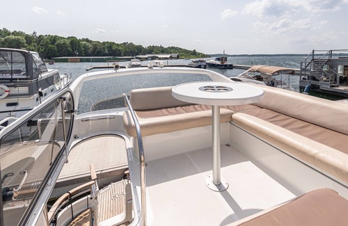 Muritz Alquiler De Eote | Galeon 330 Fly: Your sporty companion for unforgettable cruises