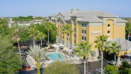 Florida Central Atlantic Coast Hotel | Galleria Palms Orlando - Free Theme Park Shuttles