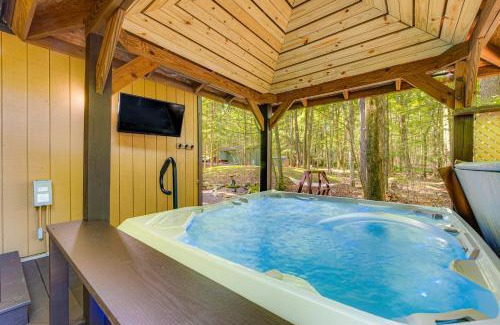 Pocono Lake Casa | Game Room and Hot Tub Pine Bear Pocono Lake Cabin