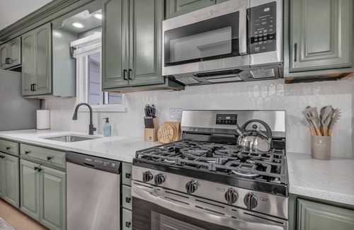 Berea Casa | NEW! Modern Retreat Near CLE Game Room & Renovated