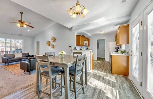 Kernersville Casa | Garage Patio Cozy Retreat Fenced Backyard