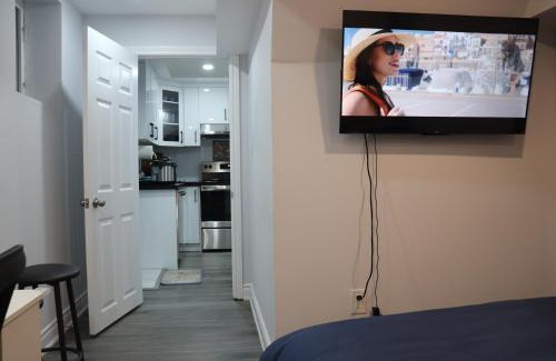 Brampton Apartamento | Garden 2 BR Apt - Free Parking Wifi Laundry Workstation