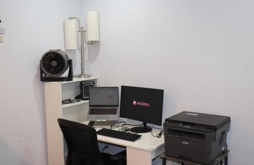 Brampton Apartamento | Garden 2 BR Apt - Free Parking Wifi Laundry Workstation