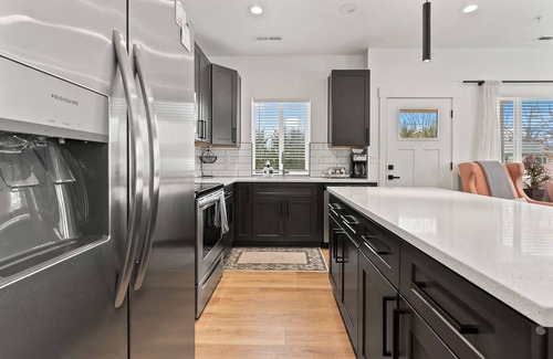 Boise Casa | Garden City Retreat minutes to downtown Boise-Sleeps up to 21 in 10B/8B home