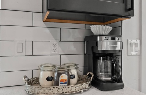 Boise Casa | Garden City Retreat minutes to downtown Boise-Sleeps up to 21 in 10B/8B home