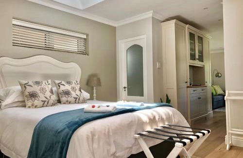 Constantia Casa | Garden Cottage - Leafy Constantia Guest House