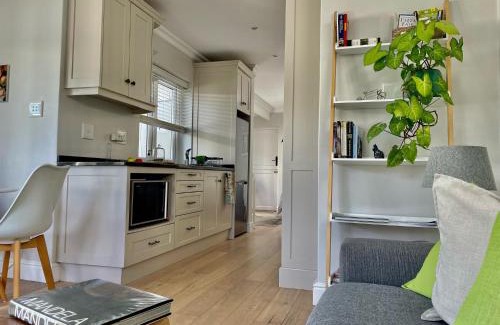 Constantia Casa | Garden Cottage - Leafy Constantia Guest House