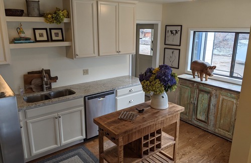 Challis Casa | Garden Creek Retreat - Remodeled Home with Luxury Furnishings
