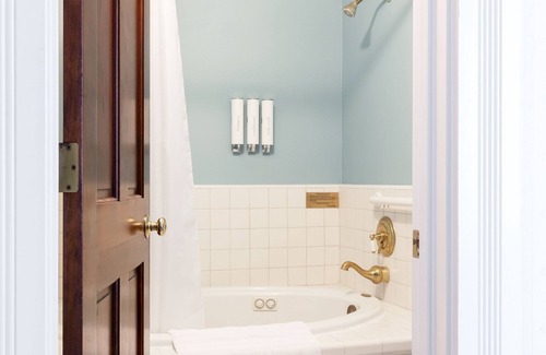 Downtown Cama Y Desayuno | Garden Street Inn, A Kirkwood Collection Hotel