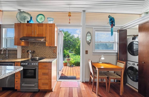 Atlantic Beach Condominio | Garden Suite in midcentury modern oceanfront estate with oceanfront pool