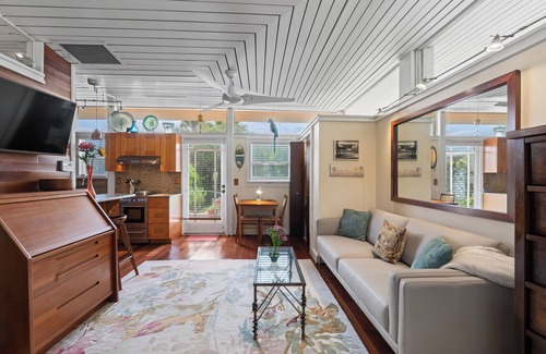 Atlantic Beach Condominio | Garden Suite in midcentury modern oceanfront estate with oceanfront pool