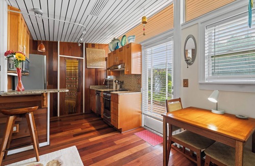 Atlantic Beach Condominio | Garden Suite in midcentury modern oceanfront estate with oceanfront pool