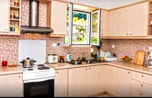 Pigianos Kampos Apartamento | Garden view spacious apartment